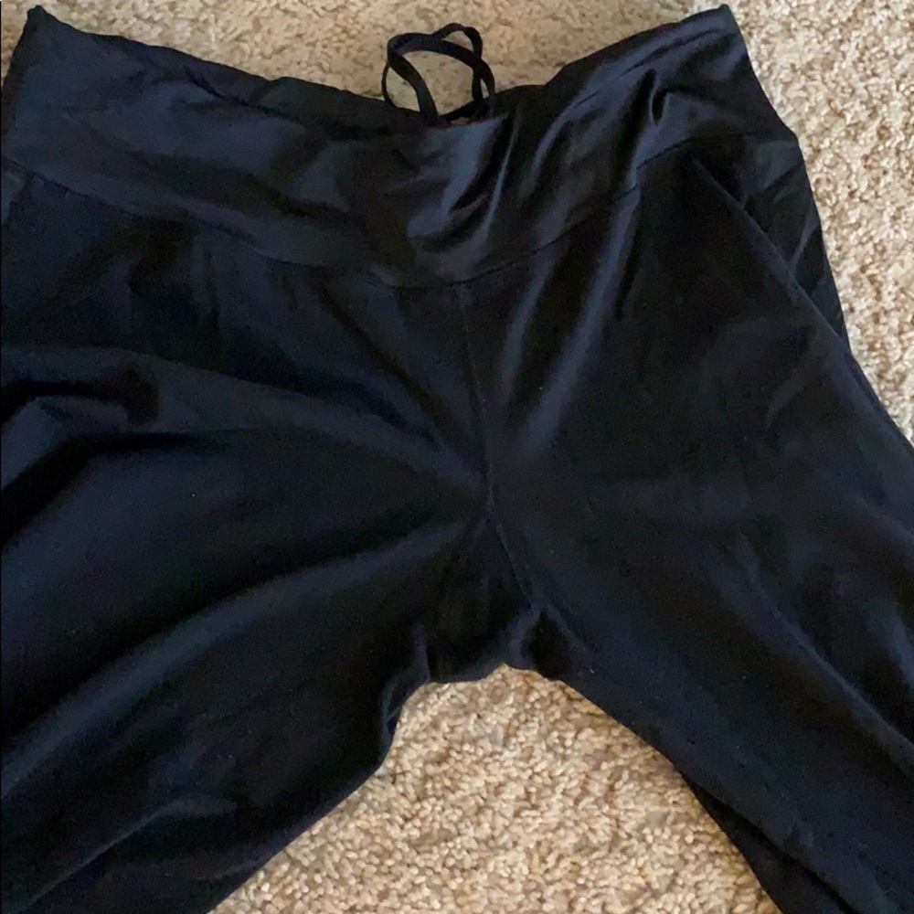 Lululemon Crop - Picture 6 of 6